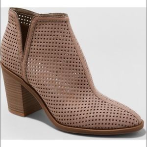 Womens dv Ettie Laser Cut Heeled Bootie Taupe